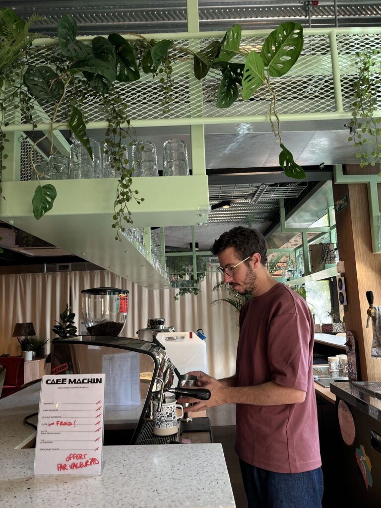 Une petite pause au café machin