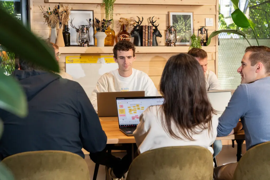 Le collectif des Valeurieux en événement d'agence