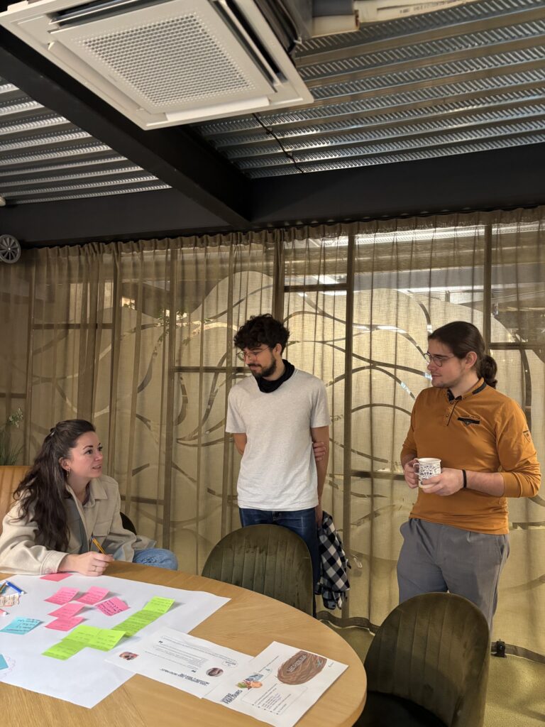 Réunion d'accompagnement d'une équipe en dispositif.